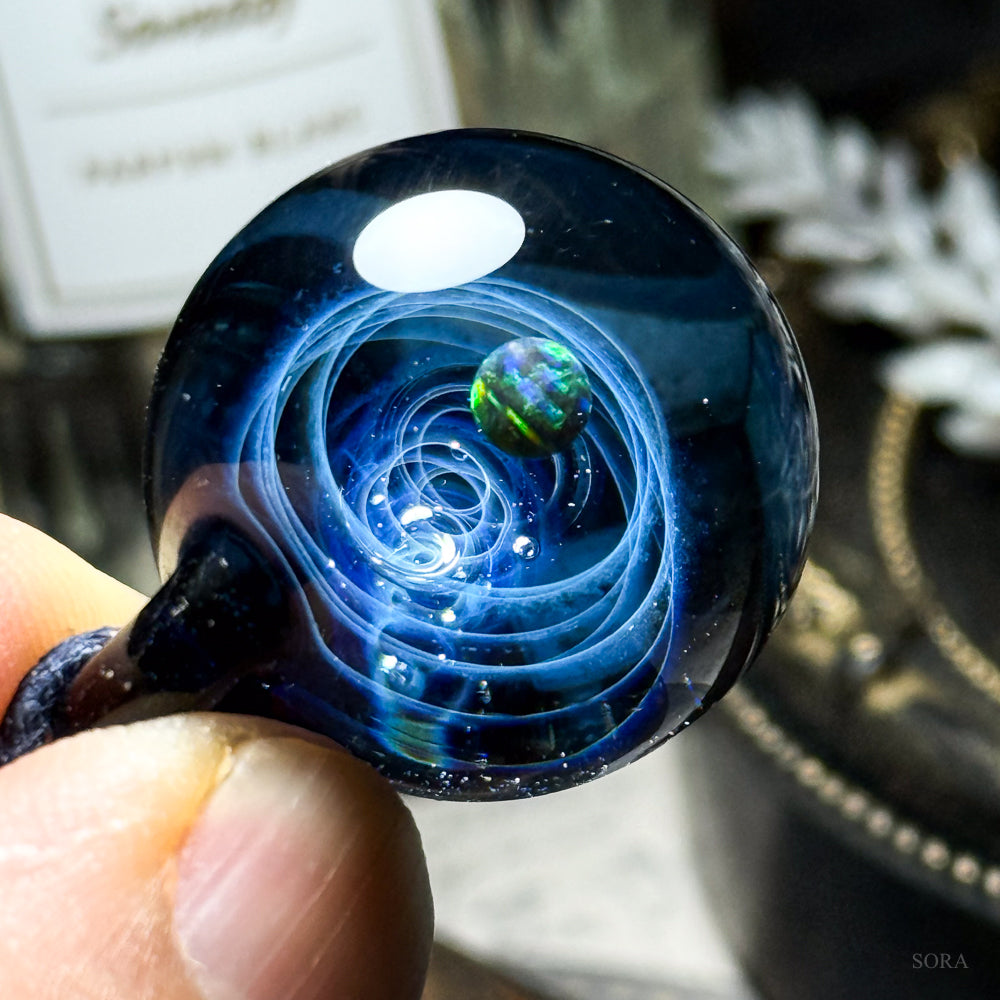 きらめきの宇宙ペンダント