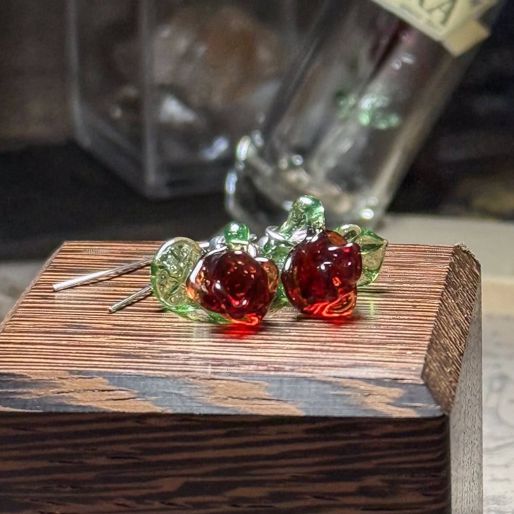 薔薇のアシンメトリーピアス　