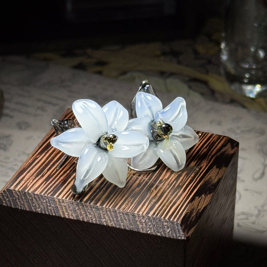 百合のピアス両耳用