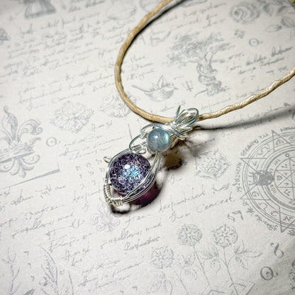 銀河の輝きとラブラドライトのワイヤーラッピングペンダント