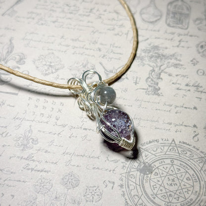 銀河の輝きとラブラドライトのワイヤーラッピングペンダント