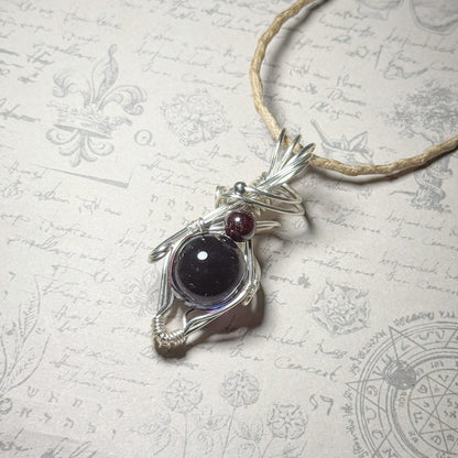 赤い銀河とガーネットのワイヤーラッピングペンダント