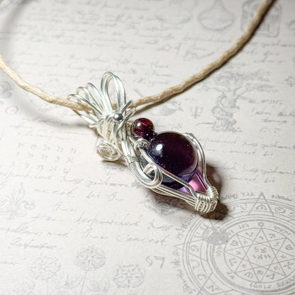 赤い銀河とガーネットのワイヤーラッピングペンダント