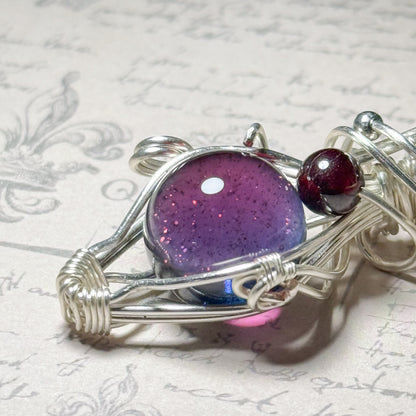 赤い銀河とガーネットのワイヤーラッピングペンダント